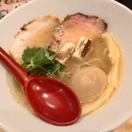 Nakamo Tsuya - 貝出汁ラーメン+味玉(900円)
