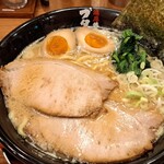 濃厚豚骨醤油ラーメン ブタシャモジ - 