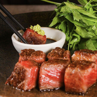 Black Japanese beef and foie gras carefully selected for their meat quality at Teppan-yaki ◎