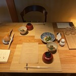 早苗饗 - 納豆、お漬物などがプリセットされていた