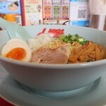 ラーメン 山岡家 - 鬼煮干しラーメン＋味付玉子