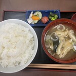 肴処 あじ彩 - ご飯、味噌汁、漬物