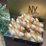 NEWYORK PERFECT CHEESE - 池袋東武のお店のディスプレイ、流行りものでしょうか？