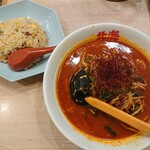 北海らーめん 喜龍 - 料理写真:ラージャン麺（辛さ３倍）／ミニやきめしセット