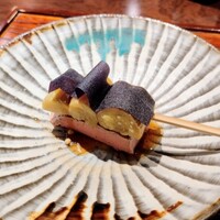 デンクシフロリ - 目の前で説明をしながらお皿に重ねていき仕上げて下さいます。素朴にレバーペーストが食べたかったのと揚げ浸しのナスが美味しかったのと。ブブあられの歯ざわりも楽しかったな(^^)4倍酢も合わせて美味でした☆