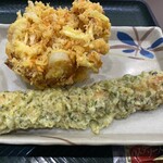 Hanamaru Udon - 4種野菜のかき揚げ　ちくわ磯辺揚げ