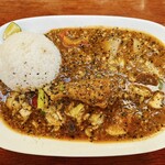 かえる食堂 - 黒坦々カレー+手羽元