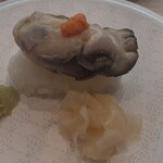 はま寿司 - 浜茹で牡蠣握りもみじおろしのせ　110円　