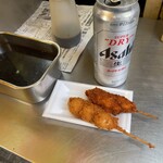 稲田串カツ - 飲みものは持ち込みで！　イカとうずら卵。