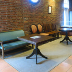 牛久シャトー レストラン - 趣のある店内で、