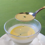 牛久シャトー レストラン - パンとの相性も良いです。