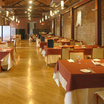 牛久シャトー レストラン - 天井がとても高くて、