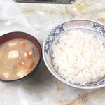 お食事 まるやま - 豚汁と大盛りライス