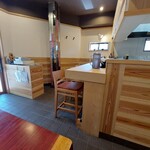 今中 - ピカピカの店内