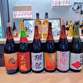 A diverse lineup of sake, shochu, and wine. Hiroshima limited “Dassai” also available