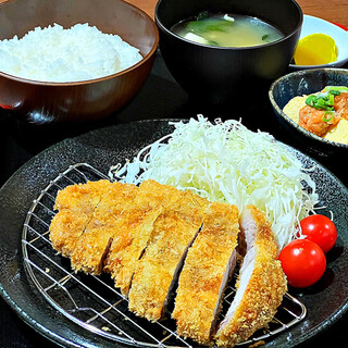 [Lunch] Pork Cutlet set meal using special loin