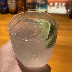 Bar Grand Pa  - 2杯目はボンベイサファイアを指定してジントニックを