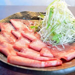 Cow tongue shabu shabu 1 serving)