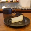 SURRY coffee - バスクチーズケーキ(660円)
                グアテマラ 中深煎り(550円)