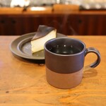 SURRY coffee - バスクチーズケーキ(660円)
                      グアテマラ 中深煎り(550円)