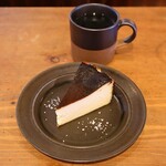 SURRY coffee - バスクチーズケーキ(660円)
                      グアテマラ 中深煎り(550円)