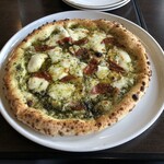 TAVETALINA - ランチ:辛口サラミとバジルソースのピザ