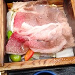 Tottori Sakyuu Ni Ichiban Chikai Doraibuin Resutoran Sakyuu Kaikan - セイロの２段目！肉厚の牛肉と野菜、キノコ！