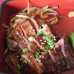 成田ゴルフ倶楽部 - 料理写真:国産牛のステーキ二段重