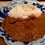 天の勢　地球カレー - 「潔白のポークチーズカレー」白ワインとチーズをふんだんに使い、ミルクとヨーグルトでのばした白カレー！蕪と白舞茸、豚肉が具です！