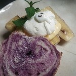 オステリア ジャポネーゼ - バナナ、カスタードクリーム紫芋のベーグル！