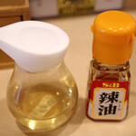 Menya Eguchi - 別提供のお酢とラー油