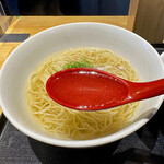 超純水採麺 天国屋 - 金目鯛や鯛、ホタテ、鰤などの旨味が鮮烈なスープ