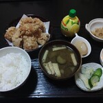 Ibushitei Ajimidokoro - 大きめの鶏唐揚げ8個の食べ応えはなかなかです