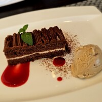 R restaurant & bar - 