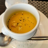 R restaurant & bar - 