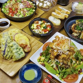 創作野菜料理とこだわりの多彩な飲料が飲み放題の大人気コース♪