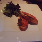 タプナードとトマトのブルスケット