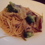 若鶏モモ肉・焼きネギとブロッコリーのアーリオ・オーリオ