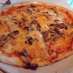 ながぐつ - 五種の木の子のピザ（しめじ、エリンギ、しいたけ、まいたけ、マッシュルーム）