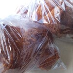 琉球銘菓 三矢 - 1個120円 5個しか買わず。