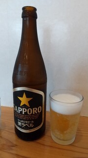 Ramendokorokikuchiyuushiyokudou - 瓶ビールは中でサッポロ黒❗️(^^)v