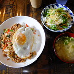 Hotto Peppatsu - 鶏肉とバジル炒めご飯