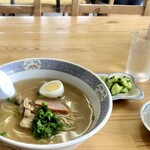 松村食堂 - シンプルながら綺麗な具材