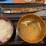 しんぱち食堂 - 秋刀魚の塩焼き定食