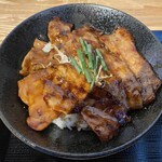 Butadon Shabushabu Tonsuke - バラ・ロースＭＩＸ豚丼のアップ