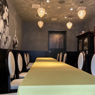 パリアッチョ（イタリア語で「ピエロ」の意）の個室は12名迄