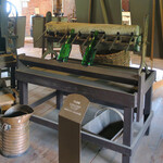 牛久シャトー レストラン - 当時の瓶詰めの機械も展示｡