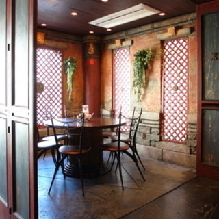 A private room with a round table that gives you a sense of privacy