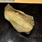 鮨 三心 - アワビ　肝ソースのシャリ