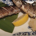 ダイナミックキッチン＆バー 響 - 秋刀魚の塩焼き→今年の秋刀魚は細くて痩せているなぁ～(笑)